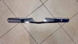 Накладка над номерным знаком на Camry40