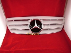 Решетка радиатора C-Class W203 (белая, серебро либо под покраску)