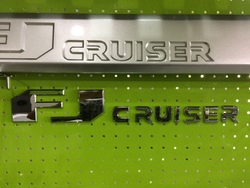 Надпись fj cruiser на молдинги дверей