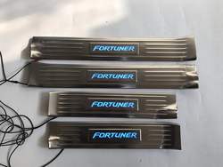 Накладки на пороги fortuner, широкие с подсветкой