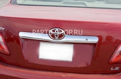 Хромированная накладка над номерным знаком на Camry 06-09 (нерж.)