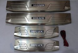 Накладки на пороги с подсветкой Hilux