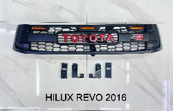 Решетка с габаритными огнями hilux 2016+