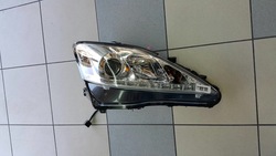 Фары lexus is250 с ходовыми огнями