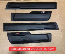 Молдинги на двери hilux vigo