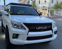 Решетка радиатора LX570 2012+ с габаритными огнями