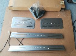 Накладки на пороги с подсветкой Pajero 2011-