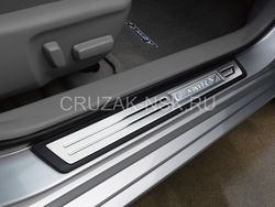 Накладки на внутренние пороги Camry V50