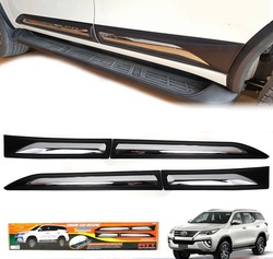 Молдинги на двери чёрные Fortuner 2015+, с хром вставками