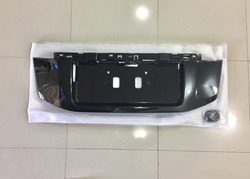 Накладка на пятую дверь на LC150 в стиле рестайлинга (черн, бел, сереб.)