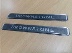 Эмблема brownstone