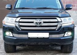 Решетка в бампер на Land Cruiser 200 2015-