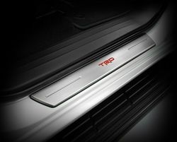 TRD пороги Hilux 2015+ внутрисалонные с подсветкой (2 шт.)
