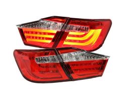 Фонари задние красно-белые дизайн Lexus на Camry 2011-